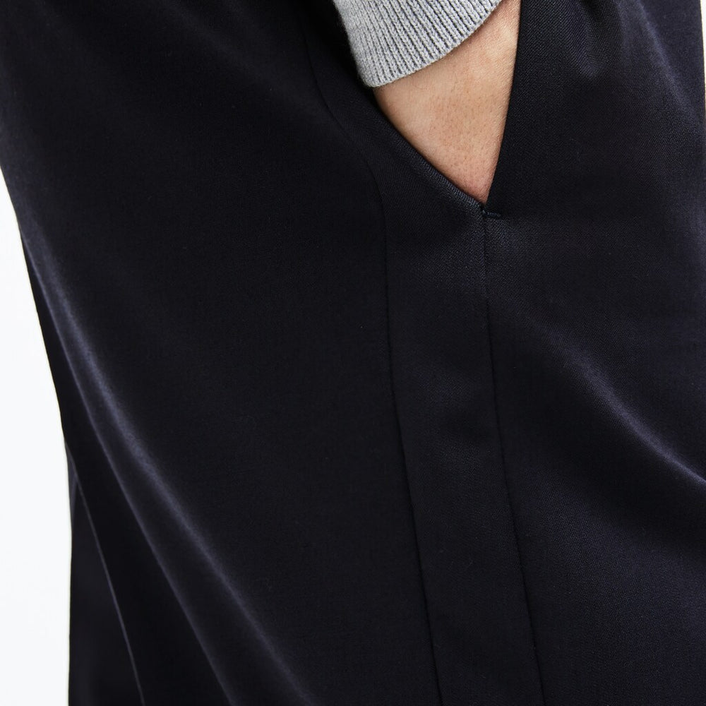 Mens   Motion Pleated Stretch Wool Twill Chino Pants | Lacoste Navy Blue • Mxq
