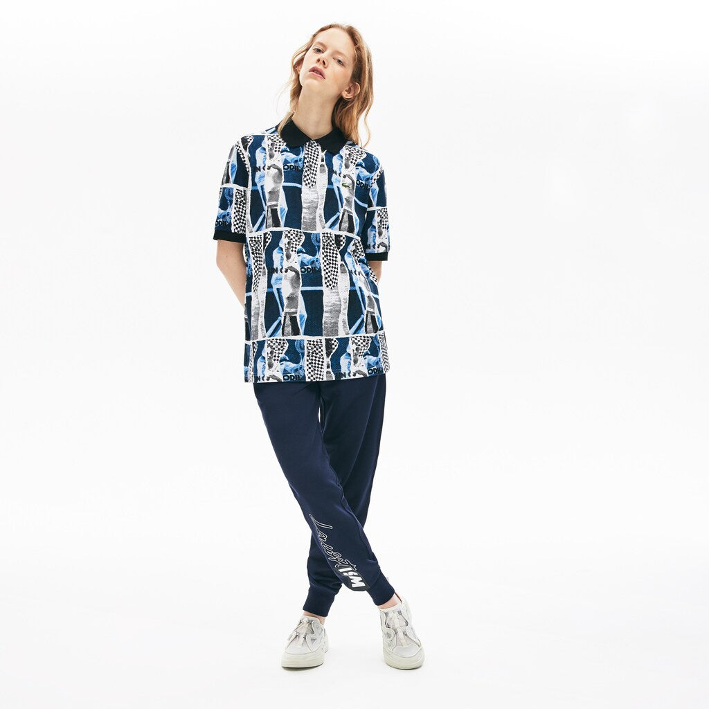Mens Unisex LIVE Loose Fit Graphic Print Cotton Polo Shirt | Lacoste White / Blue / White • M3L